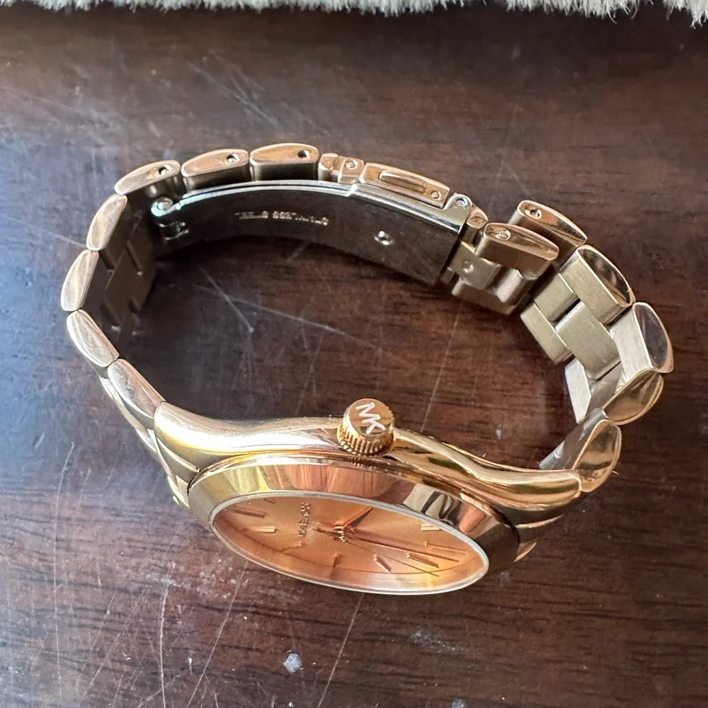 Michael Kors Women's Gold-Tone Watch Needs Battery wristband 6 inch